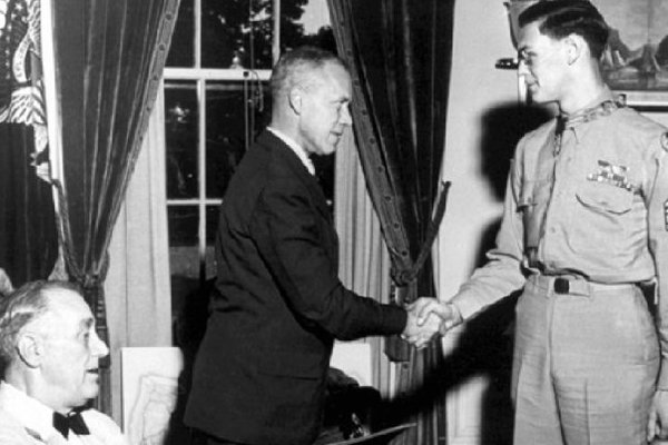 Black and white image of Forrest Vosler receving medal from President Franklin Delano Roosevelt.
